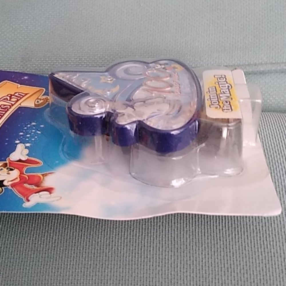 WDW MAGICAL MOMENTS PIN - Picture 3 of 9